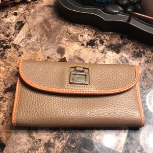 Dooney and Bourke wallet